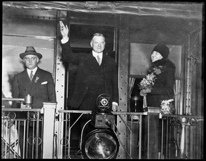 Pres. Hoover campaigns from train