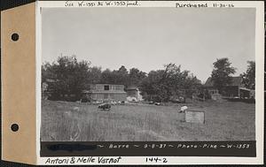 Antoni and Nelle Varnot, barn, pigpens, henhouses, Barre, Mass., Sep. 8, 1937