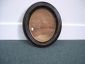 Oval frame with gilt insert
