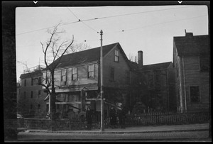 Remodeling the Claus residence, corner of Roxbury and Elmwood streets, for the "Pioneer" grocery store (Parad)
