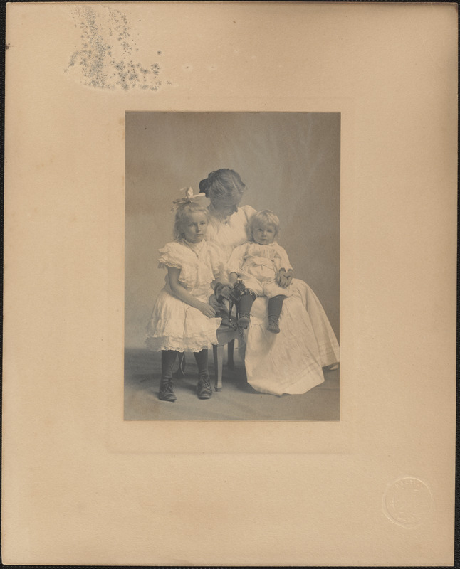 Elizabeth Heard Russell with her children, Eleanor and Joe