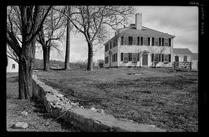 Saugus, house exterior