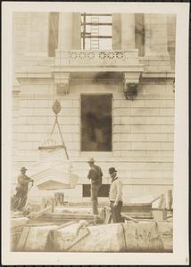 Construction of the Museum of Fine Arts, Boston, pulley raising architectural element
