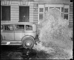 Auto hits fire hydrant