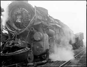 Locomotive derails in wreck in Andover