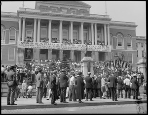 When the State House greeted the fliers back