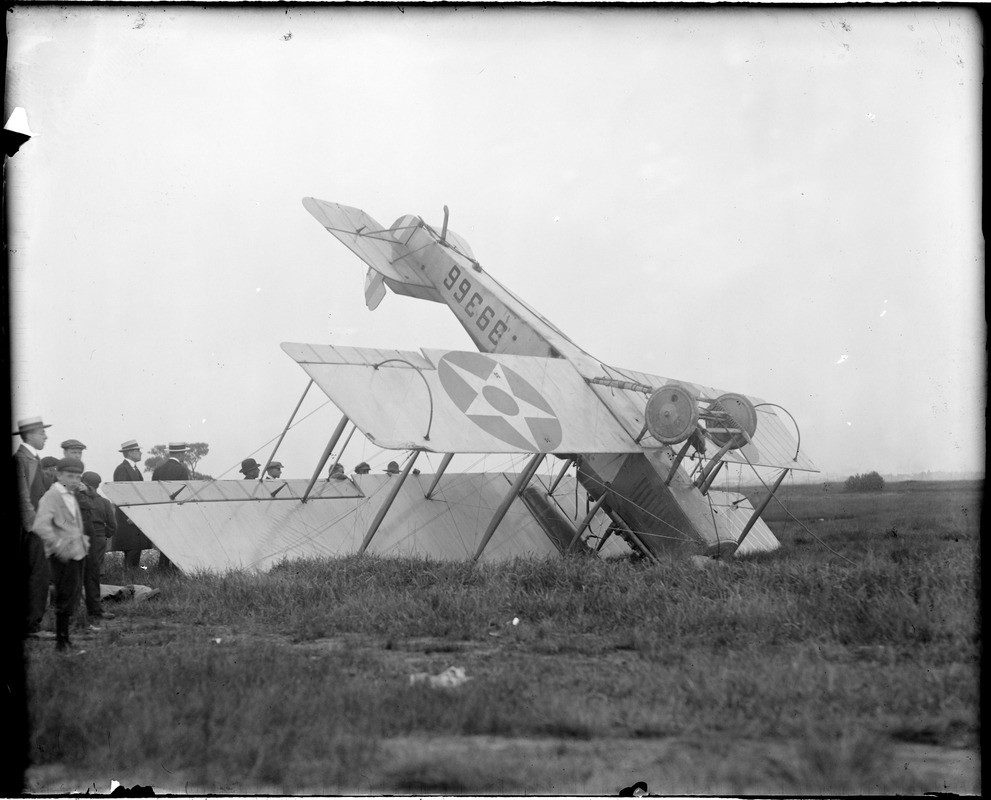 First mail plane arrives at Saugus Field with 4400 letters weighing 228 lbs. in an abrupt fashion. Lt. T.H. Webb, USA piloted the machine.