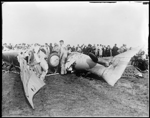 Bonney Gull crashes to Earth and kills inventor at Curtis Field, N.Y.