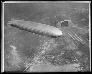 Graf Zeppelin arriving in U.S. for 2nd time, N.Y.