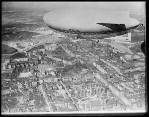 Italian dirigible Italia hovering over Sweden on way to North Pole