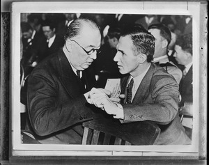 Atty. Riley and Hauptmann (suspect in Lindbergh kidnapping)