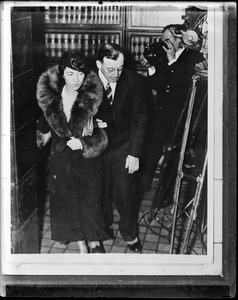 Mrs. Lindbergh arriving at court - Fleminton, N.J.