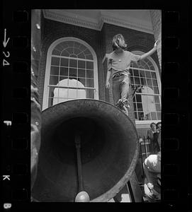 Kent State shootings demonstration: Demonstrators ring State House bell, State House, Boston Common