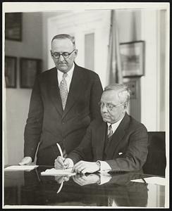 Mayor Nichols signs the Savin Hill Bay Bill
