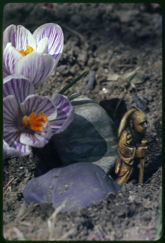 Netsuke + flowers