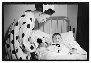 Harry W. Syer magician at Children's Hospital