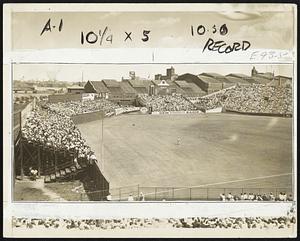 Crowd of 42,000 people at Bees Field, Boston.