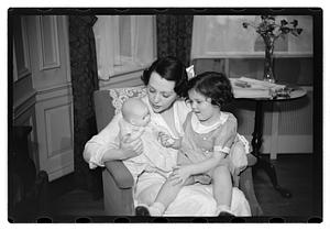 Bebe Daniels and family