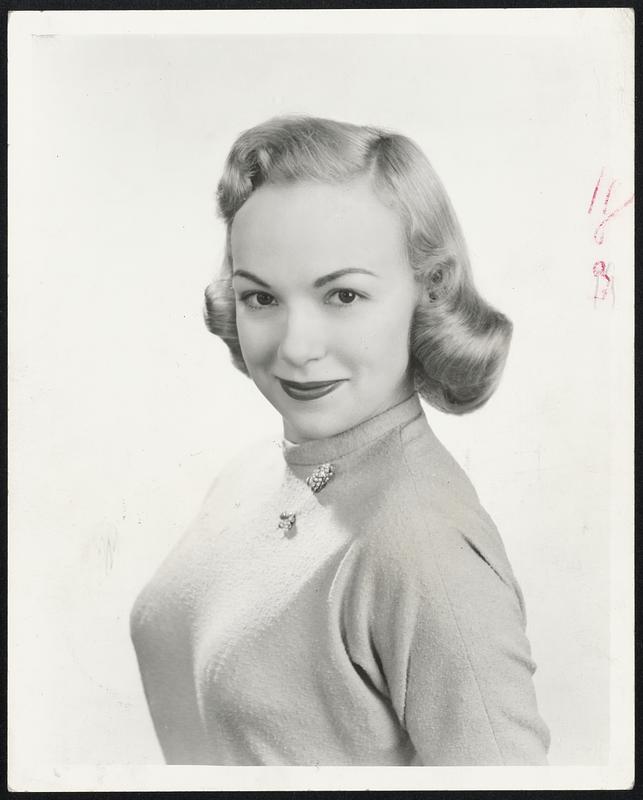 Edith Adams, who plays star Rosalind Russell's sister in the gay new