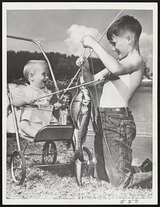 Lynn Roberts looks like he’s fishing for compliments as he displays his string of fish to baby sister Sheila after making the haul at Palmetto, Fla., city pond.
