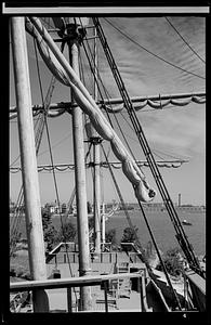 Pioneer Village, Rigging