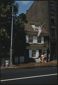 People posing outside Betsy Ross House, Philadelphia, Pennsylvania