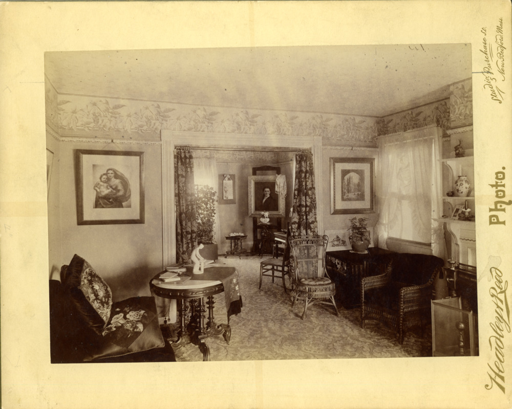 Sunset Lodge parlor