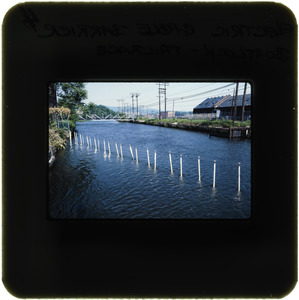 Electric cables barrier, boatlock tailrace