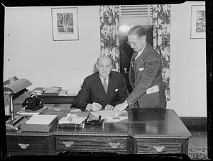 Signing the FWA agreement for the Memorial Field House