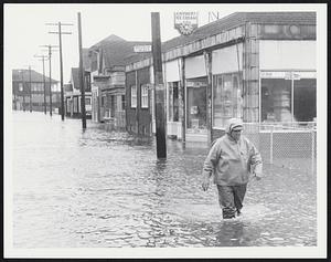 Leonard Insley, Shirley St. Winthrop under water.