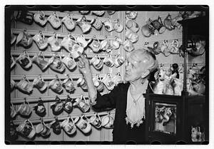 Mrs. Lue Stuart Wadsworth, collector of rare pitchers