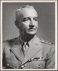 Gen Robert Eichelberger