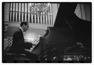Sanroma Jesus at Boston Pops performance close ups from under the piano