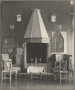 Boston, Gardner Museum, Early Italian Room, fireplace