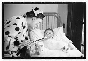 Harry W. Syer magician at Children's Hospital