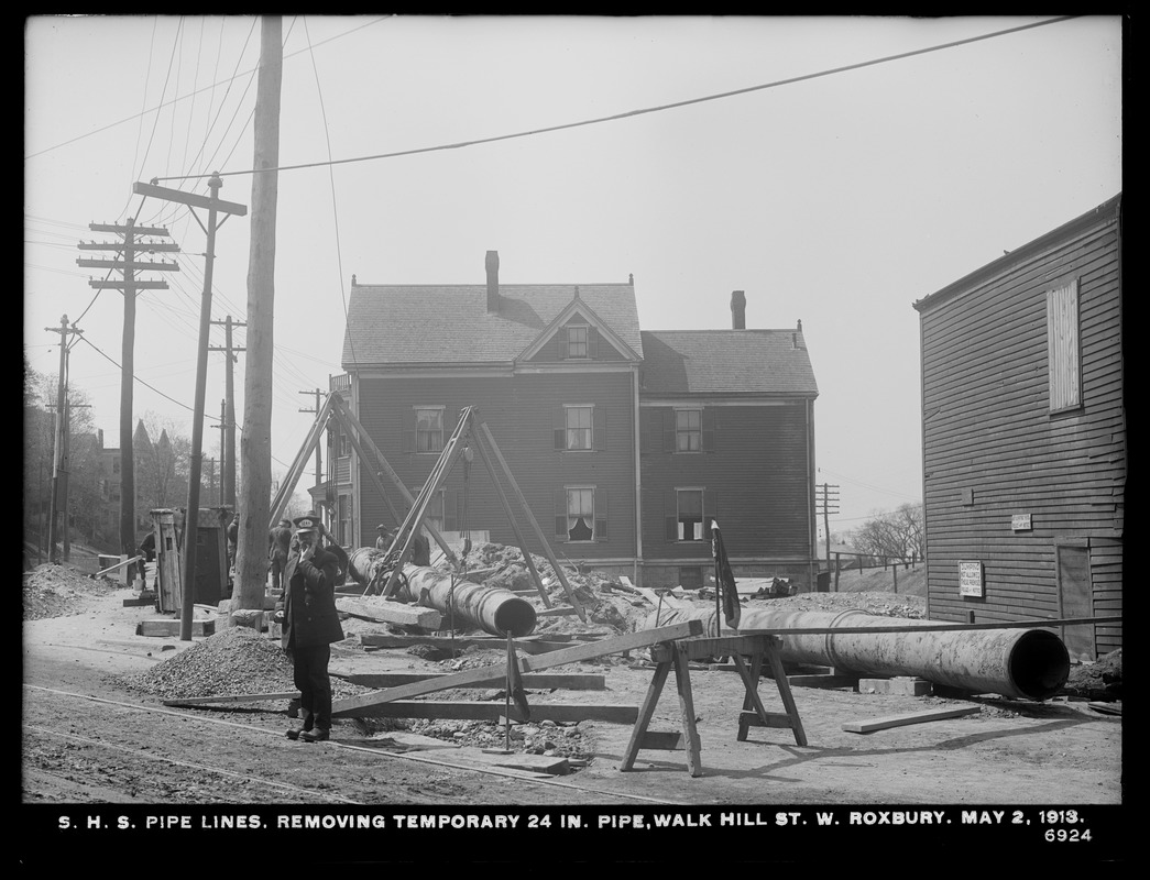 Distribution Department, Southern High Service Pipe Lines, removing temporary 24-inch pipe, Walk Hill Street, West Roxbury, Mass., May 2, 1913