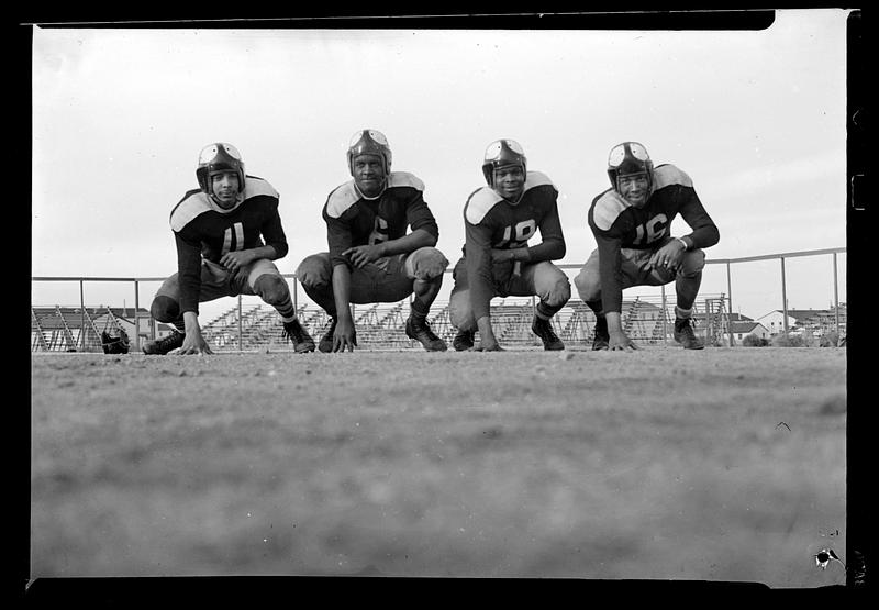 "Four aces" of 372nd football team