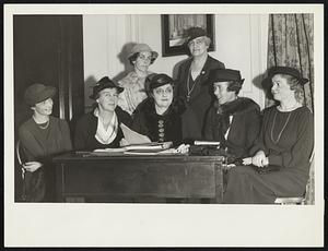 Prominent leaders of the Women's Crusade of the Community Federation Campaign. Seated: Left to right: Mrs. Edward H. Warren, of Concord, vice-chairman, Speakers' Bureau, Women's Crusade, Community Federation of Boston; Mrs. Albert Bradley Carter of Cambridge, chairman; Mrs. Frederick W. Mansfield, honorary general chairman; Mrs. Charles Higginson of Cohasset, vice-chairman; Mrs. Nathalie W. Linderholm. Standing: Left to right: Mrs. George E. Abbot of Brookline, Mrs. Elizabeth W. Pigeon, vice-chairman.