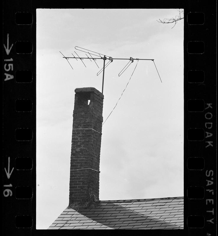 Chimney and antenna