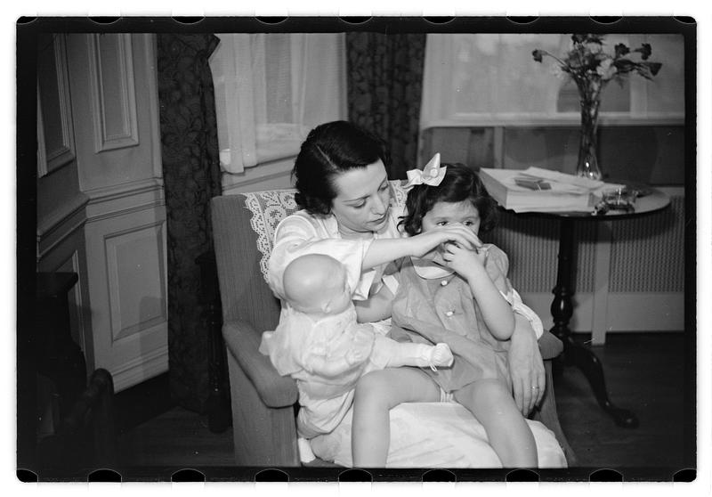 Bebe Daniels and family