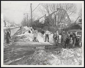 Belmont Parents on the Job-When yesterday's mid-50 temperatures softened the snow and ice, Belmont fathers joined in shoveling sidewalks so school children no longer would have to walk in the street. Here, mothers have driven to Cross street to serve coffee and doughnuts.