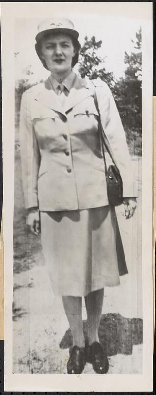 Sister of slain WAC also WAC lieutenant