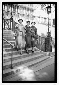 Models posing, Boston State House