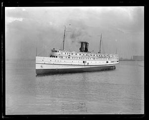 SS Camden runs aground on East Boston flats