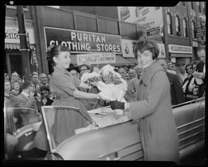 JFK & Jackie campaigning in Mass.