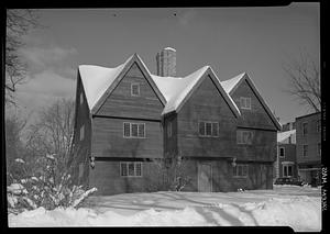 Witch House, snow