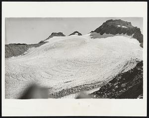 Glacier At Work. But hardly working fast enough to blur the photographer’s exposure (it recedes at a rate of about a dozen feet a year). It’s the Lyell Glacier in Yosemite National Park, a mile long and 300 feet deep.