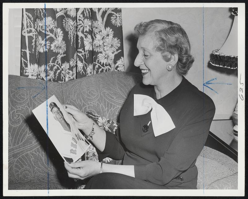 Homers Hold No Terror for this pitcher's wife, for Mrs. Schreiber, scanning the photo of hubby, Paul, doesn't have to worry since her Red Sox herb only pitches batting practice.