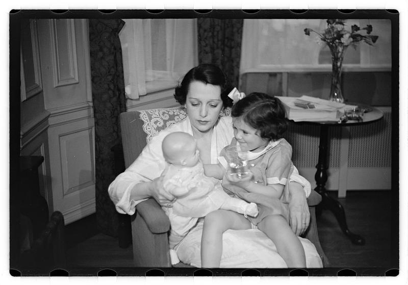Bebe Daniels and family