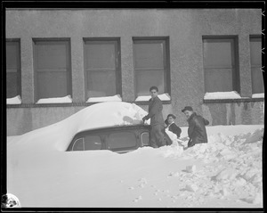 Clearing snow from buried auto